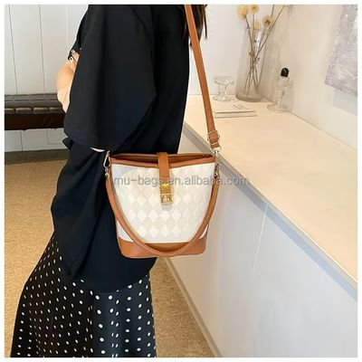 Κύριο υλικό ΠΥ δερμάτινο crossbody και beach bucket bags για καλοκαιρινή γυναικεία ντουλάπα