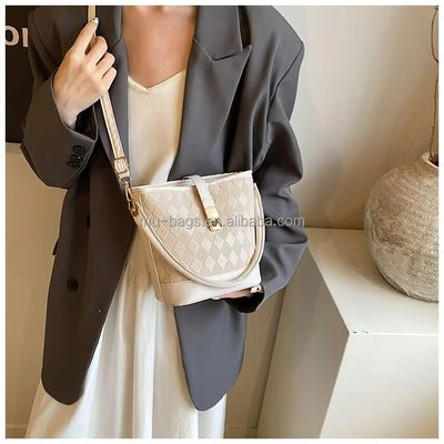 Κύριο υλικό ΠΥ δερμάτινο crossbody και beach bucket bags για καλοκαιρινή γυναικεία ντουλάπα
