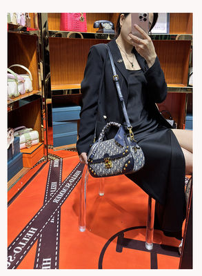 Στυλάτη μοντέρνα τσάντα crossbody για γυναίκες από ανθεκτικό δέρμα PVC