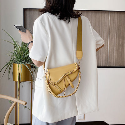 Μονό ώμο Crossbody Retro χειροποίητη υφασμένη τσάντα σέλας γυναικεία σχεδίαση με ευρύ ιμάντα
