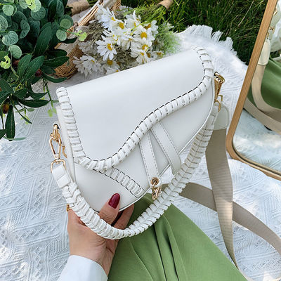 Μονό ώμο Crossbody Retro χειροποίητη υφασμένη τσάντα σέλας γυναικεία σχεδίαση με ευρύ ιμάντα