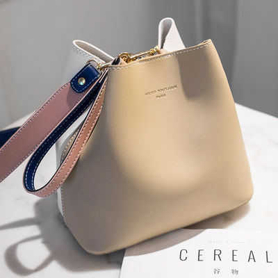 2024 Summer Female Bucket Bag Αντιδιαστολή χρώματος και ανίχνευση κίνησης για μια ευέλικτη τσάντα