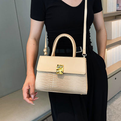 2023 Direct Casual Tote για γυναίκες Μεγάλη δερμάτινη τσάντα και σχεδιαστής τσάντα ώμου