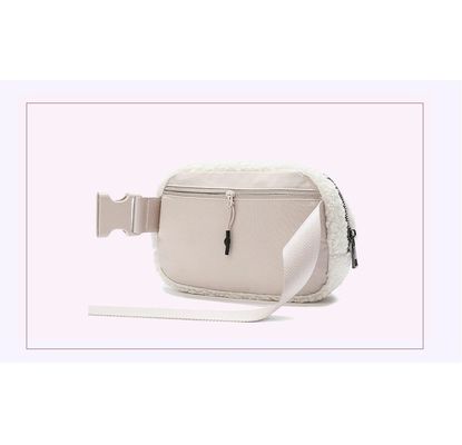 Λούξυ Πλούζια Crossbody Fanny Pack Πορτοφόλια Μοντέρνα τσάντα του χεριού Τύπος γράμματος