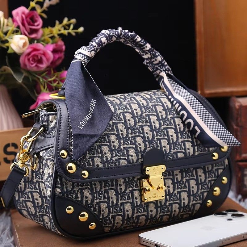 Στυλάτη μοντέρνα τσάντα crossbody για γυναίκες από ανθεκτικό δέρμα PVC